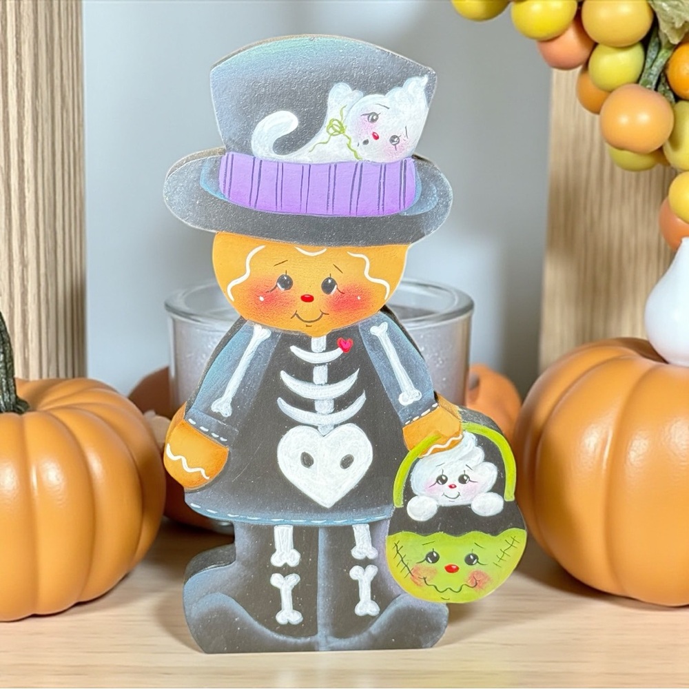 Hand-Painted Halloween Gingerbread Shelf Sitters Signed Bellamy’s Cottage Pair - Picture 3 of 10